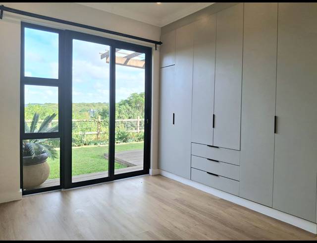 2 BEDROOM TOWNHOUSE FOR SALE IN SALT ROCK